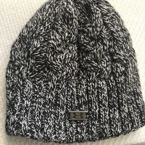 UNDER ARMOUR knit beanie